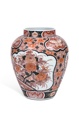 Lot 52 - A Japanese Imari ovoid vase