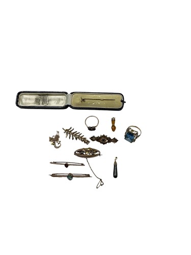 Lot 306 - A large collection of costume jewellery,...