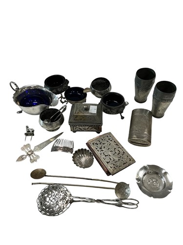 Lot 322 - Various small silver and white metal objects...