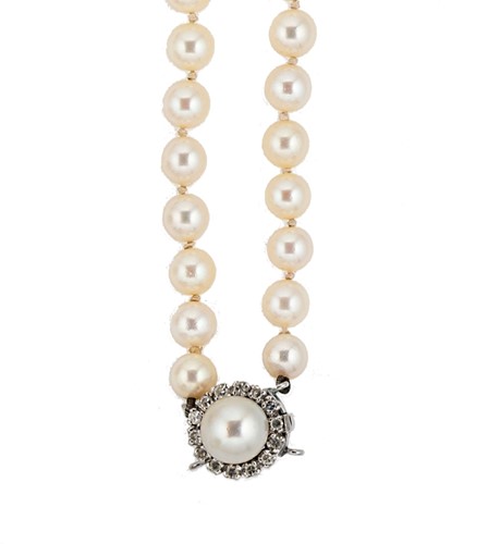 Lot 161 - A long graduated cultured pearl necklace
