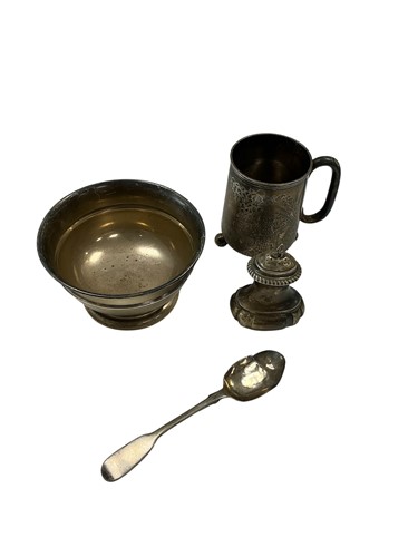 Lot 323 - A silver sugar basin, a small broken spoon, a...