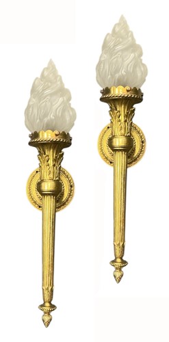 Lot 93 - A pair of brass wall lights