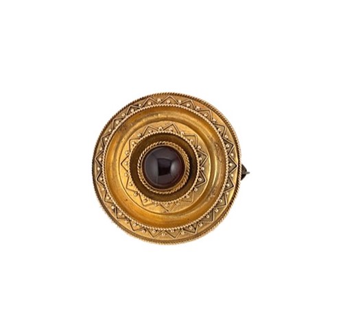 Lot 37 - An Etruscan revival garnet brooch