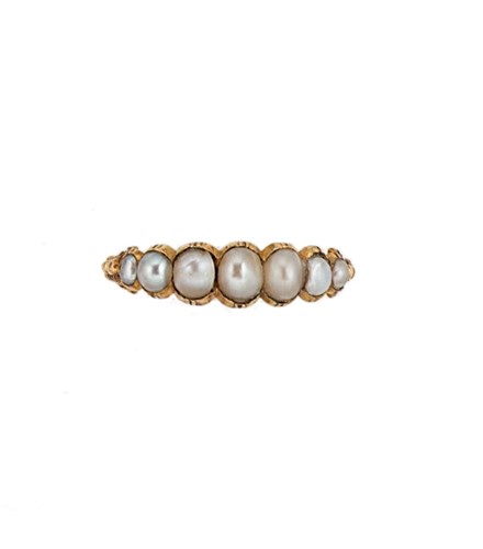 Lot 106 - A Victorian graduated pearl dress ring