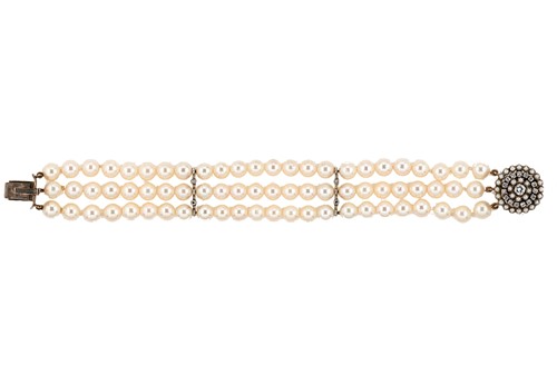 Lot 167 - A triple row cultured pearl bracelet