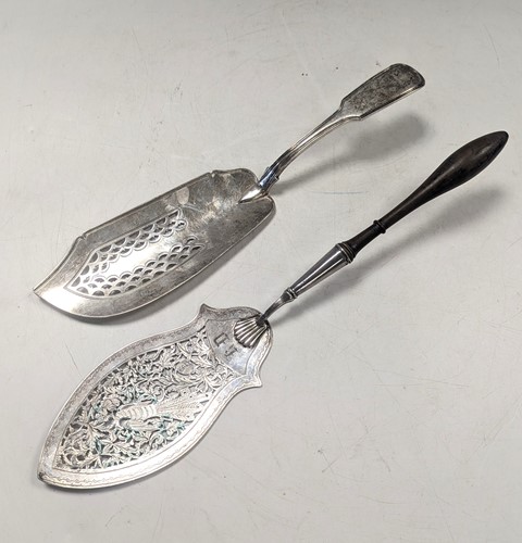 Lot 80 - A George III silver fish slice