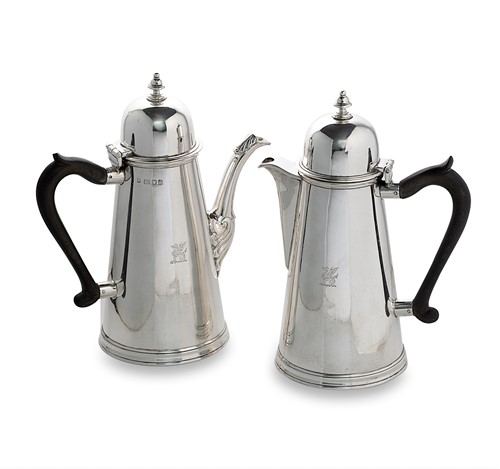 Lot 404 - A George V silver coffee pot and matching hot water jug