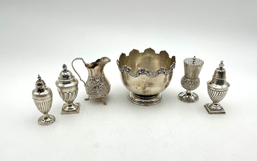 Lot 14 - A collection of silver