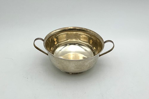 Lot 21 - A George V silver porringer