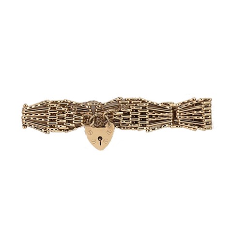 Lot 156 - A 9ct gold gate style bracelet