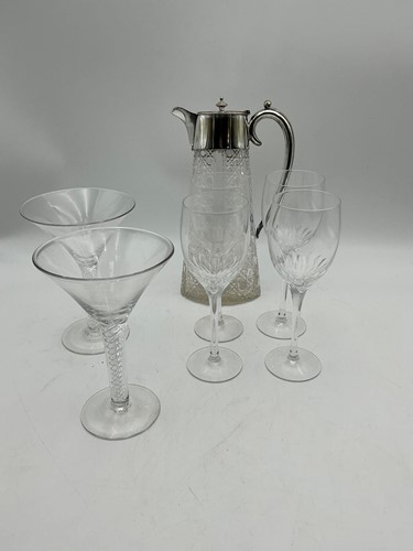 Lot 40 - An assorted glassware set of Tudor tumblers,...