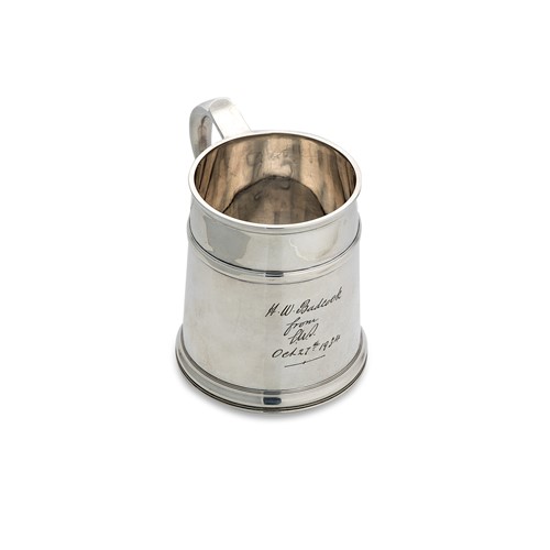 Lot 414 - A George V silver tankard or pint mug