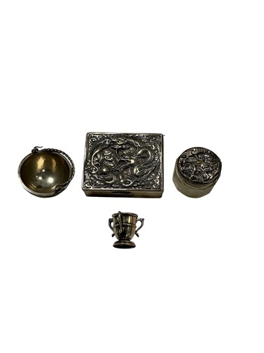 Lot 321 - An agate inlaid cup, tested as silver,...
