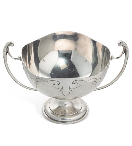 Lot 398 - Essex & Suffolk Hunt - A George V silver two handled trophy