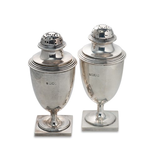 Lot 383 - A pair of Edward VII silver sugar castors