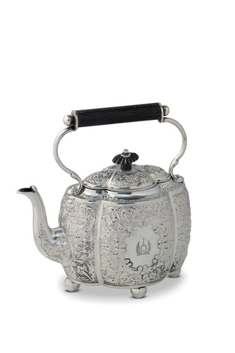 Lot 368 - A Victorian small silver tea kettle