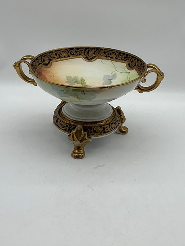 Lot 20 - A Noritake pedestal comport on stand