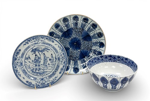 Lot 8 - A Chinese blue and white porcelain bowl, Kangxi Emperor, circa 1700