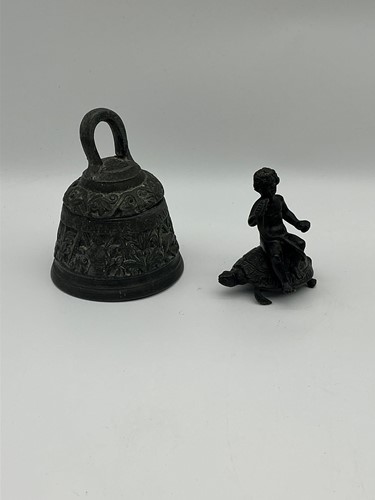 Lot 139 - A Grand Tour small bronze depicting baby...