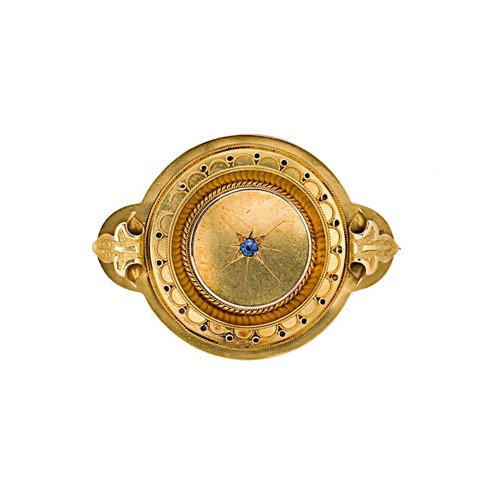 Lot 100 - A Victorian Etruscan revival brooch