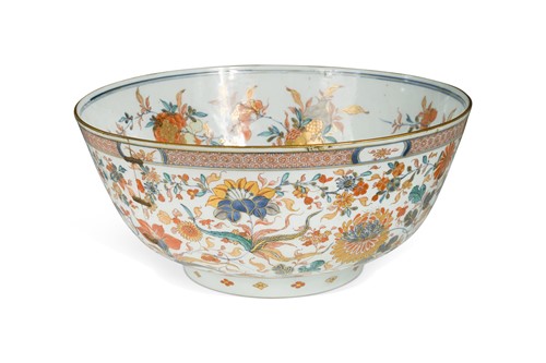 Lot 11 - A Chinese polychrome porcelain large bowl, Qing Dynasty, 18th century