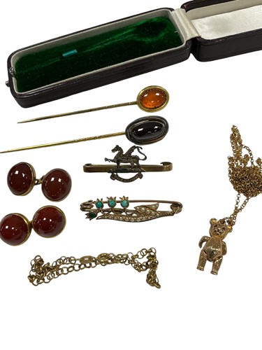 Lot 292 - A collection of jewellery to include two...