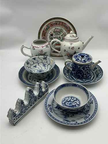 Lot 71 - A Chinese blue and white brush rest, 20th...