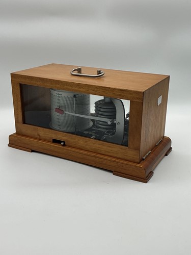 Lot 152 - A cased barograph, type 207M, in a wooden case,...