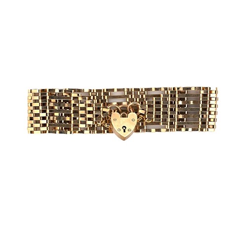 Lot 137 - A 9ct gold gate style padlock bracelet
