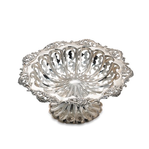 Lot 391 - An Edward VII silver sweetmeat dish