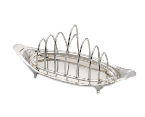 Lot 408 - A George V silver seven bar toast rack with integral crumb tray