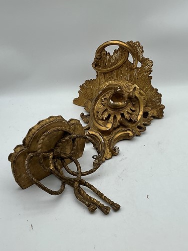Lot 207 - Two gilt wall brackets