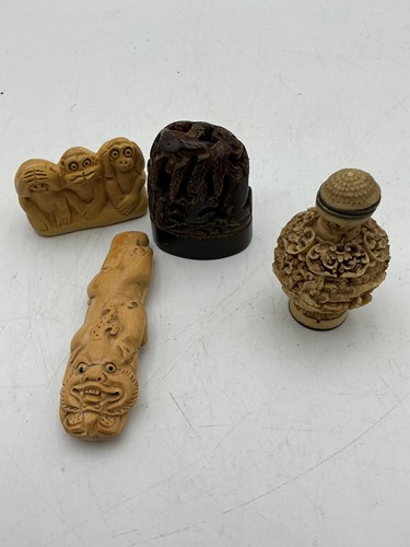 Lot 114 - A Chinese white lacquer snuff bottle