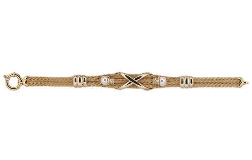 Lot 139 - A cultured pearl bracelet