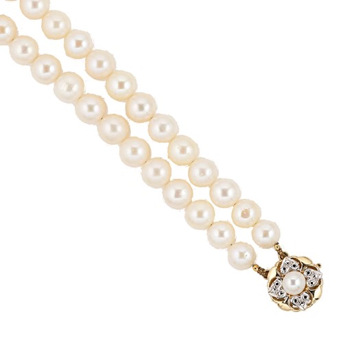 Lot 163 - A double row cultured pearl bracelet