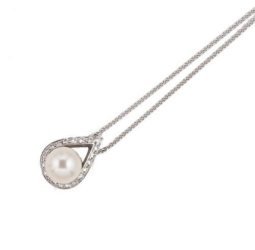 Lot 166 - A cultured pearl and diamond pendant and chain