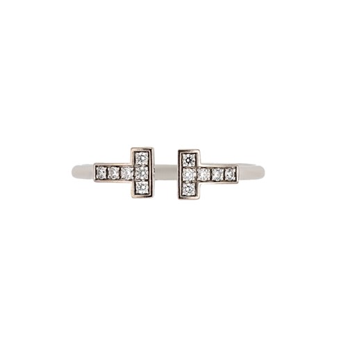 Lot 209 - Tiffany & Co. - A diamond set 'T' ring
