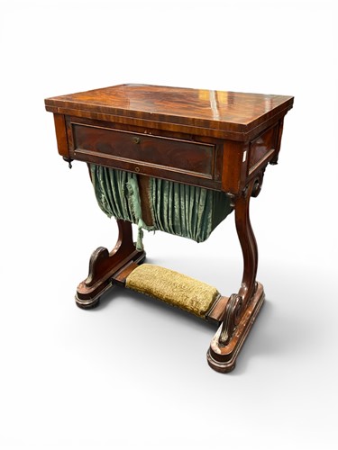 Lot 420 - A William IV mahogany work table