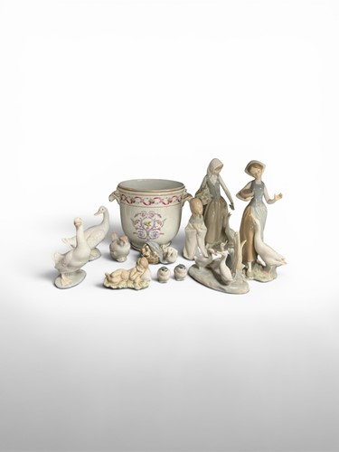 Lot 54 - A Richard Ginori Sevres style vase and various...
