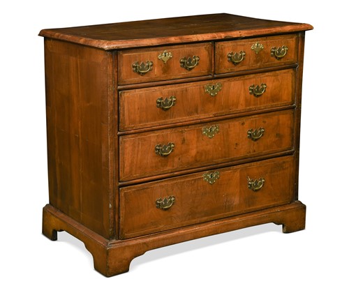 Lot 446 - A walnut chest of drawers, 18th century