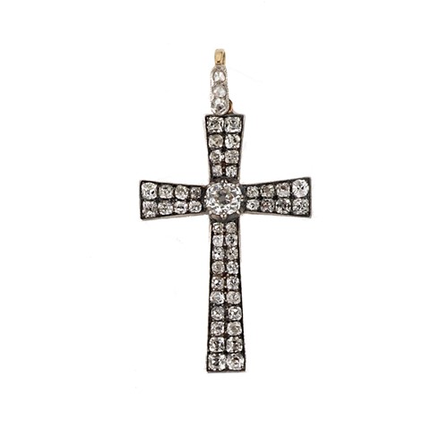 Lot 184 - A Victorian diamond set cross pendant