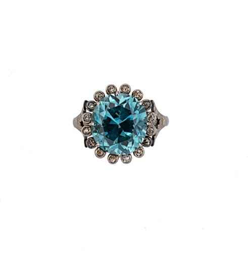 Lot 154 - A blue zircon and diamond cluster ring