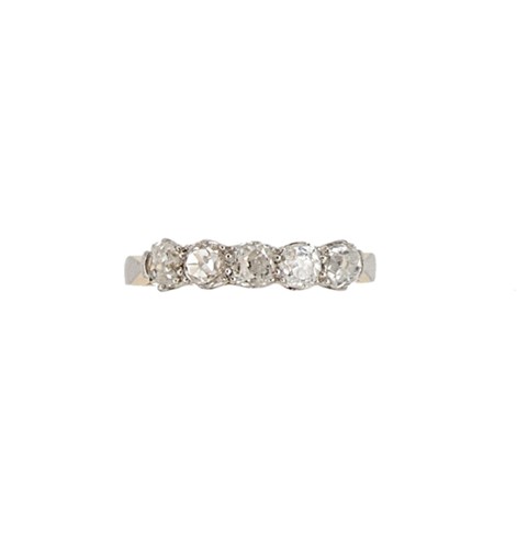 Lot 116 - A five stone diamond ring