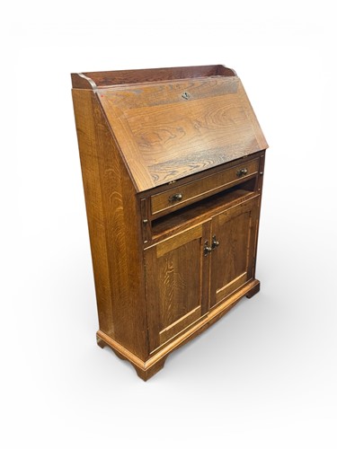 Lot 618 - A modern oak slim bureau