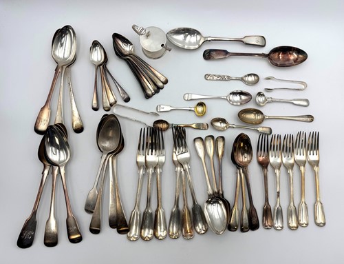 Lot 81 - A part canteen of Victorian flatware