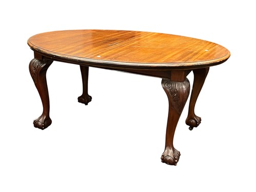 Lot 644 - A Victorian mahogany extending dining table,...
