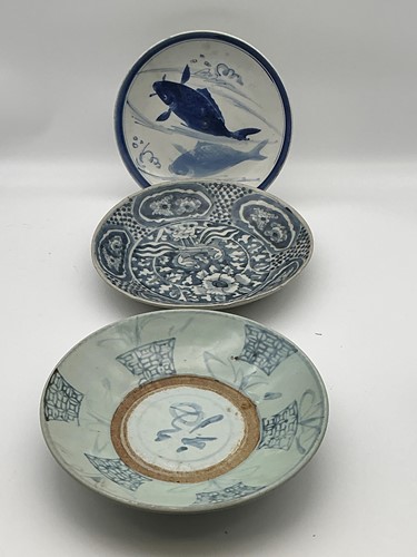 Lot 7 - A 19th century blue and white Zhangzhou bowl...
