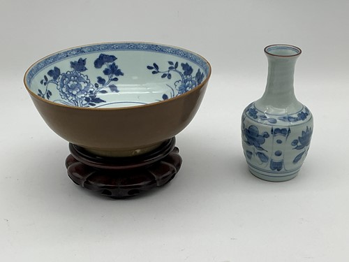 Lot 16 - An 18th century blue and white Nanking Cargo...