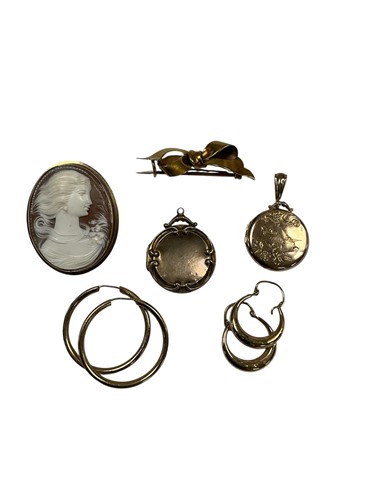 Lot 294 - A shell cameo brooch, together with two pairs...