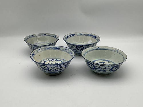 Lot 22 - Chinese Qing style porcelain bowls with blue...